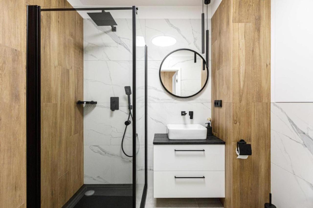 Urban Chic - Studio Apartment - Odra View&Witolda วรอตซวาฟ ภายนอก รูปภาพ